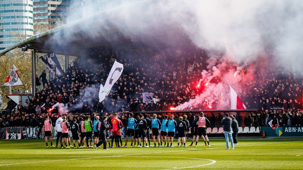 Eredivisie: De Klassieker en mogelijke PSV-titel vandaag